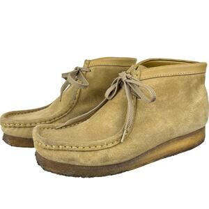 Women's Clark’s Originals Wallabies Tan Suede Leather Suede Chukka Boots (8.5)